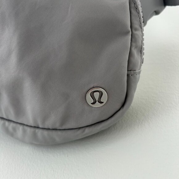 Lululemon Athletica Everyday Belt Bag 1L Silver - Picture 4 of 9